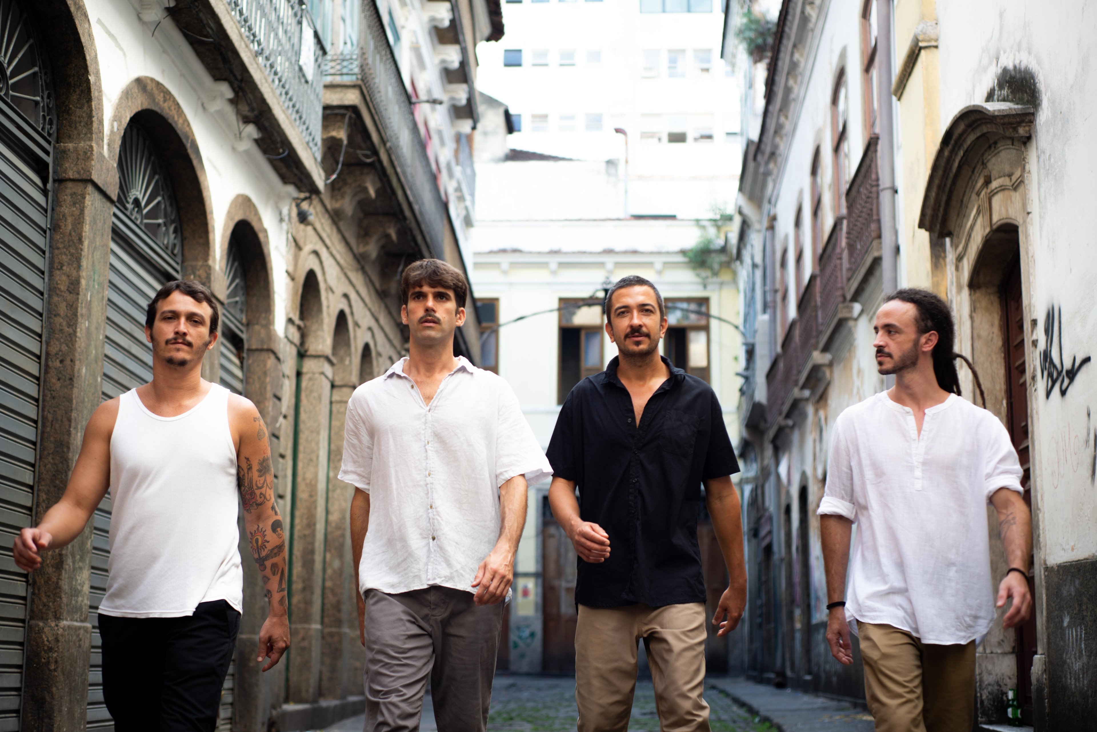 Braza apresenta tour do seu terceiro disco &lsquo;EITA&rsquo; neste s&aacute;bado no Opini&atilde;o