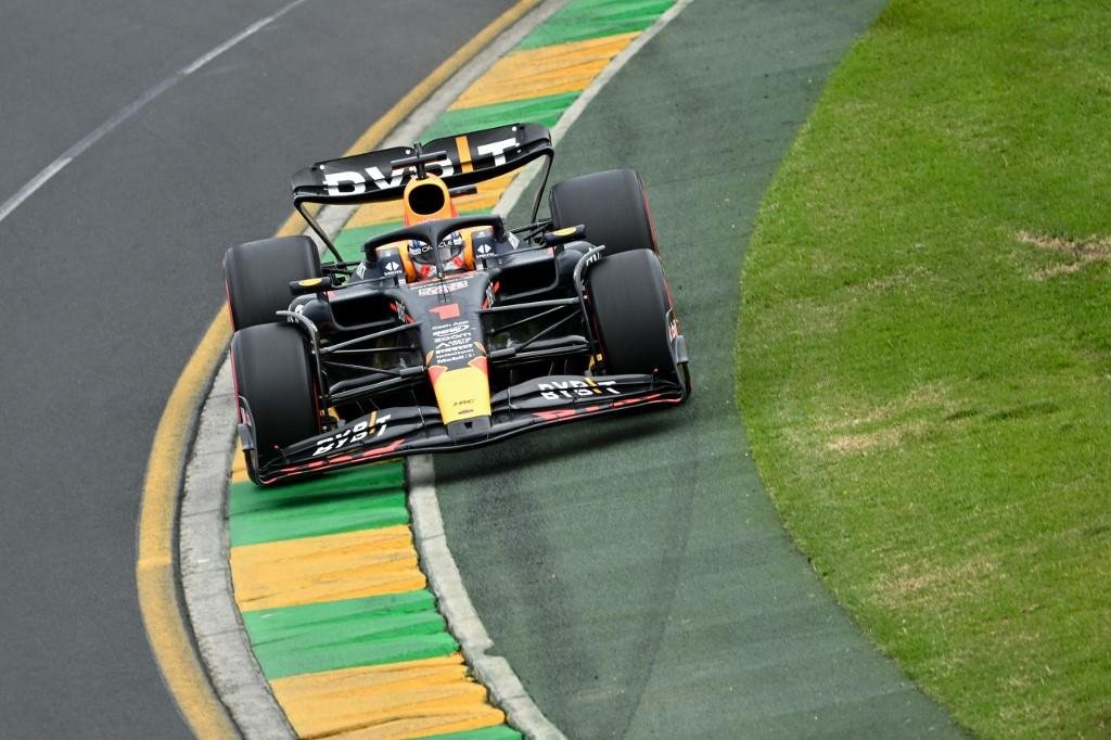 Verstappen mordendo zebra em Melbourne