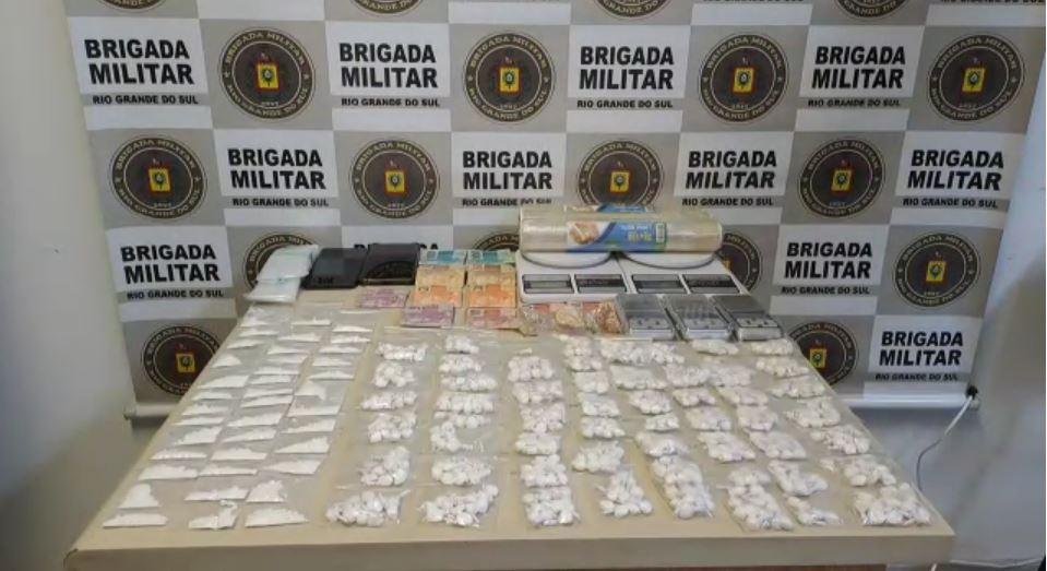 Materiais foram encontrados com suspeitos e na casa de suposto integrante d'Os Manos