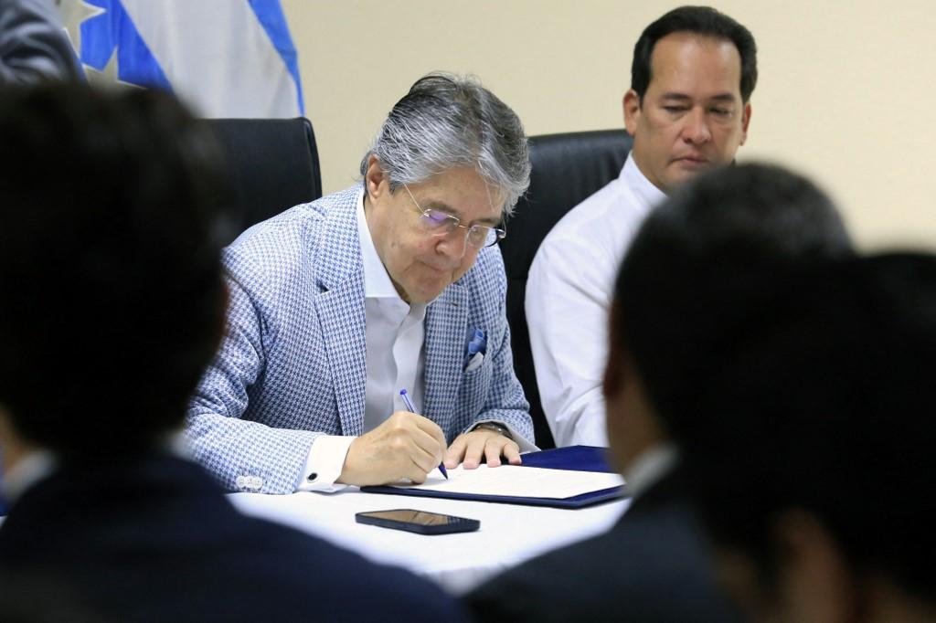 Presidente tamb&eacute;m autorizou o uso de sprays de pimenta para defesa pessoal