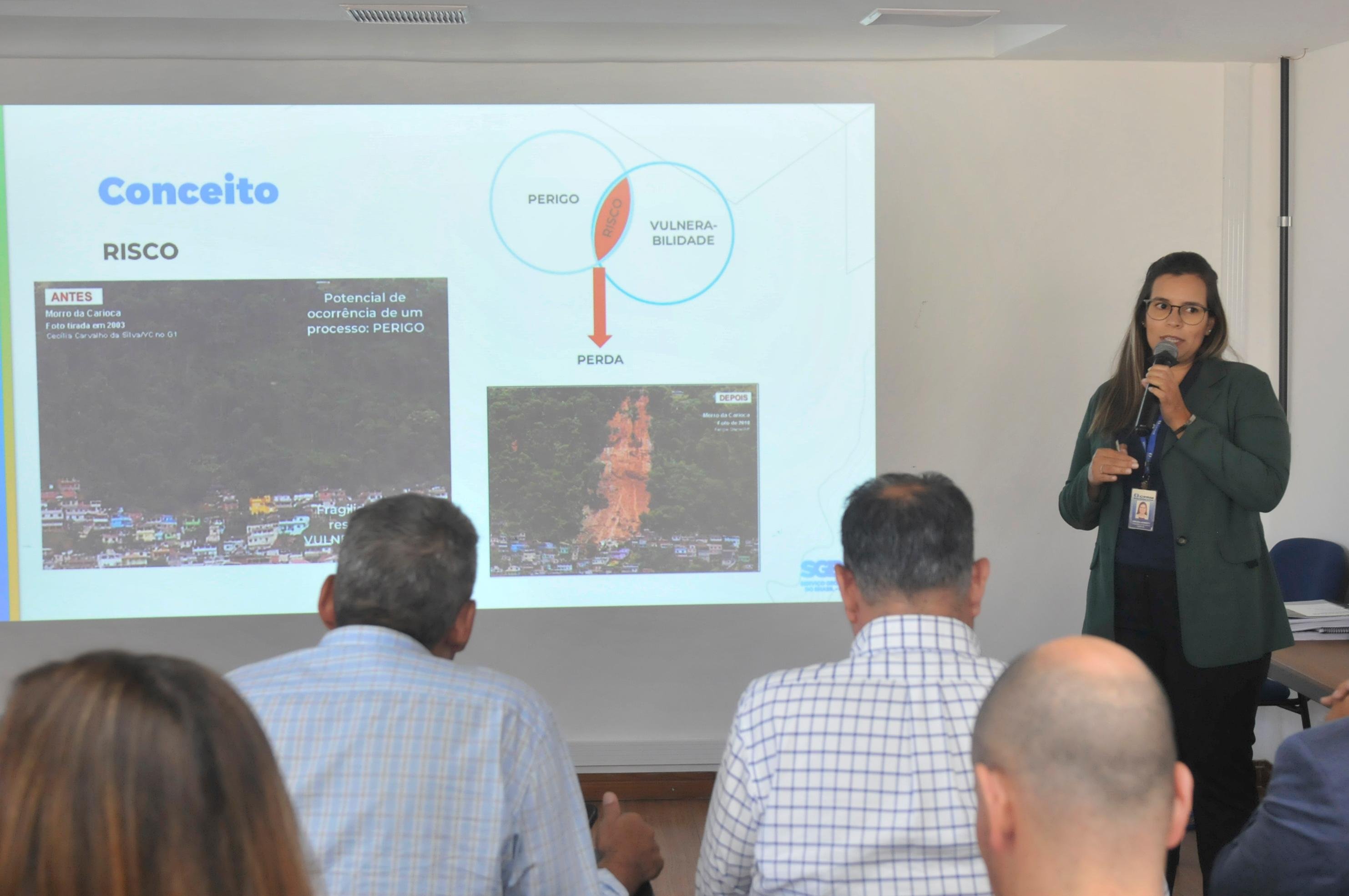 Ge&oacute;loga do CPRM, D&eacute;bora Lamberty, explicou como foi realizado o levantamento em Porto Alegre.