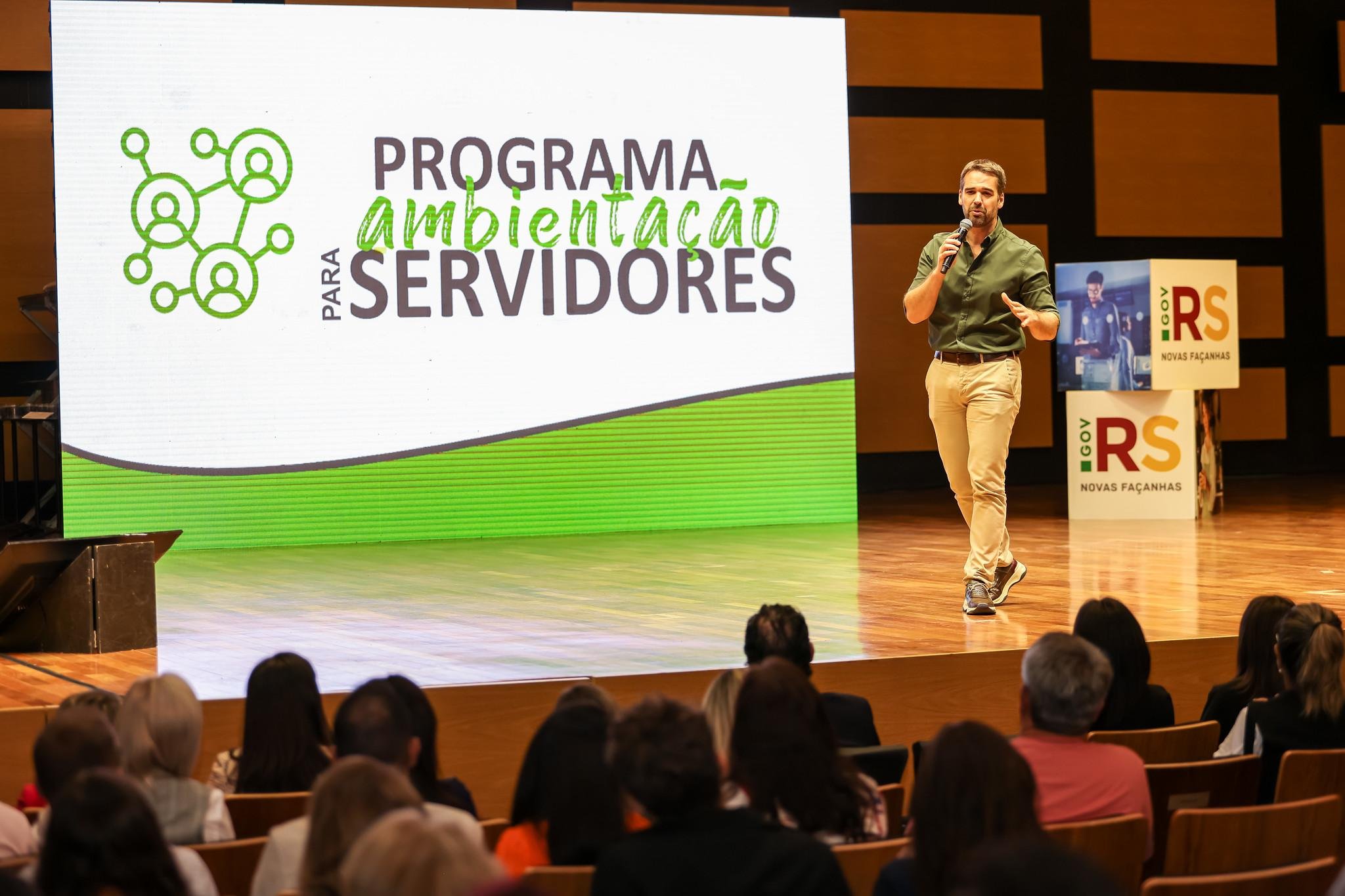 Eduardo Leite participou do Programa Ambienta&ccedil;&atilde;o para novos servidores do Estado