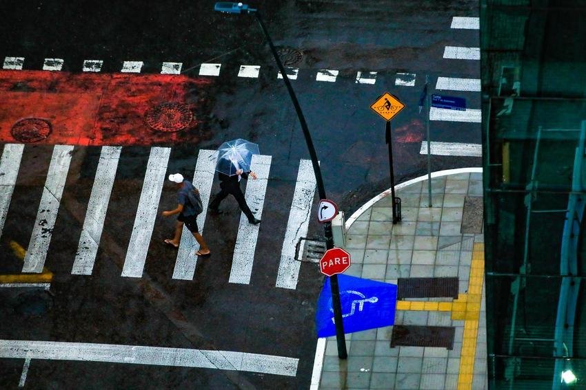 Alguns pontos podem ter chuva intermitente