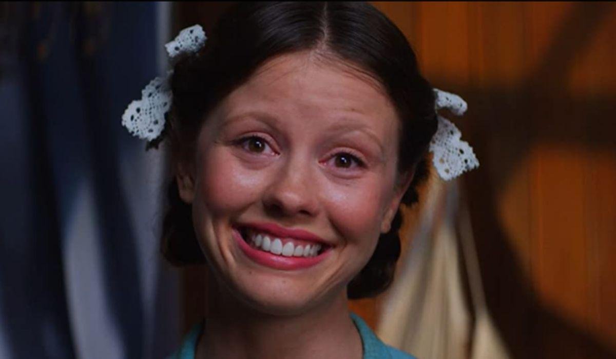 Mia Goth atua em 'MaXXXine', 'X - A Marca da Morte' e 'Pearl'