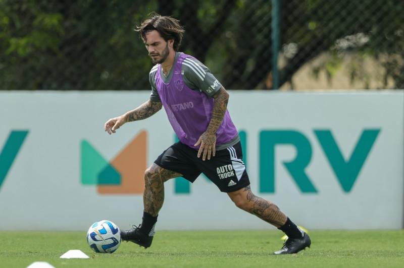 Nathan em treino do Atl&eacute;tico-MG