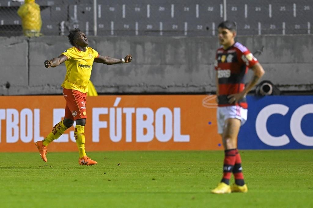 Pequeno time equatoriano pressionou at&eacute; virar