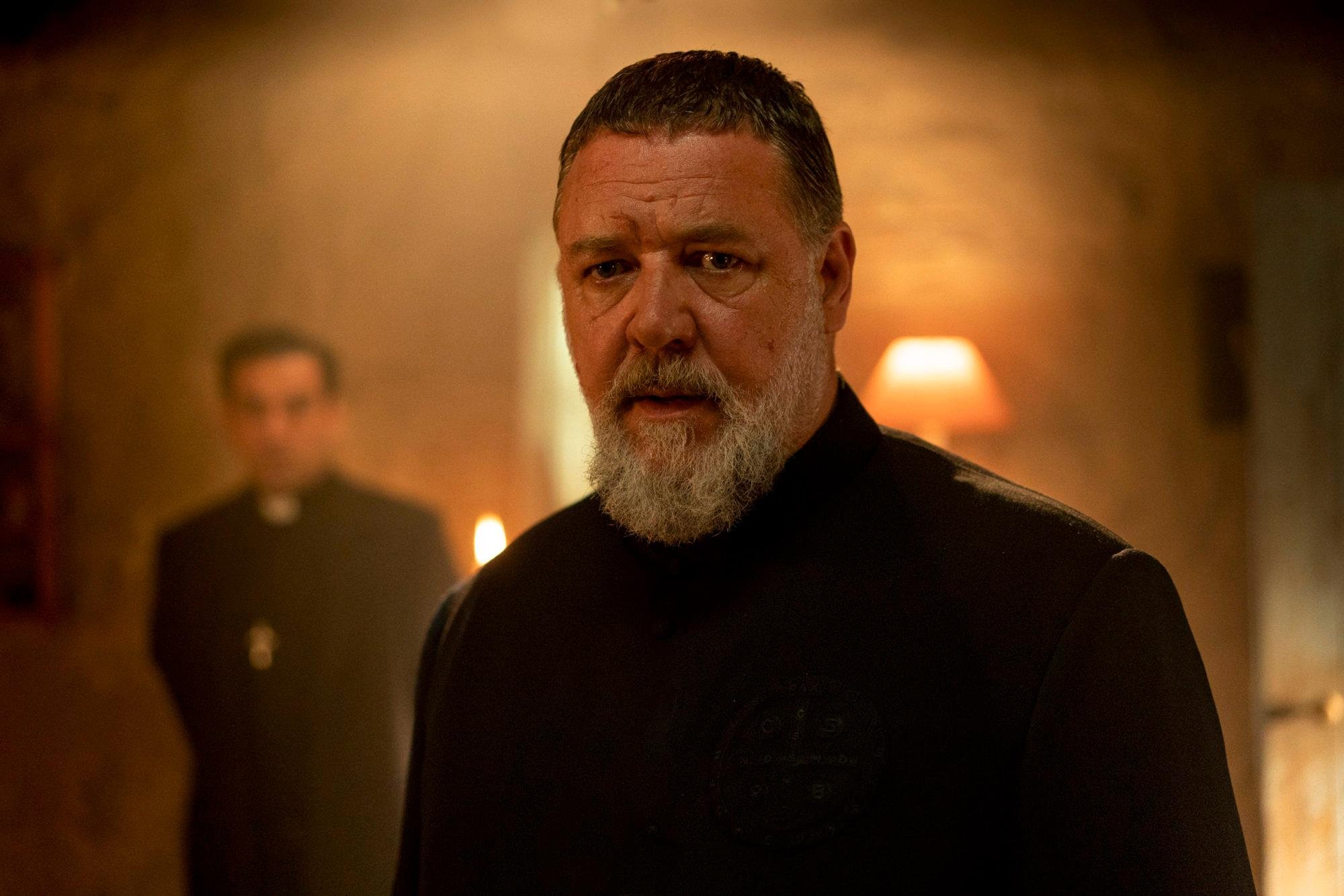 No centro da trama, Amorth, vivido por Russel Crowe acompanha um caso de posess&atilde;o em um menino