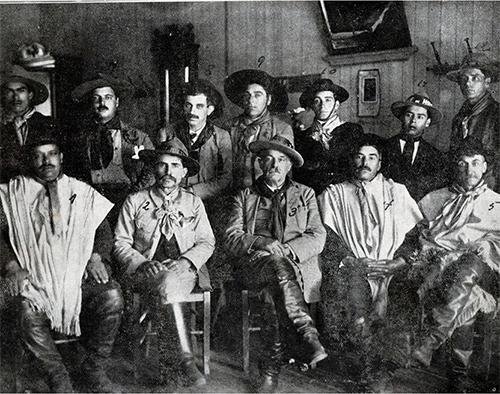 Comandante Felippe Portinho com lideran&ccedil;as revolucion&aacute;rias (C)