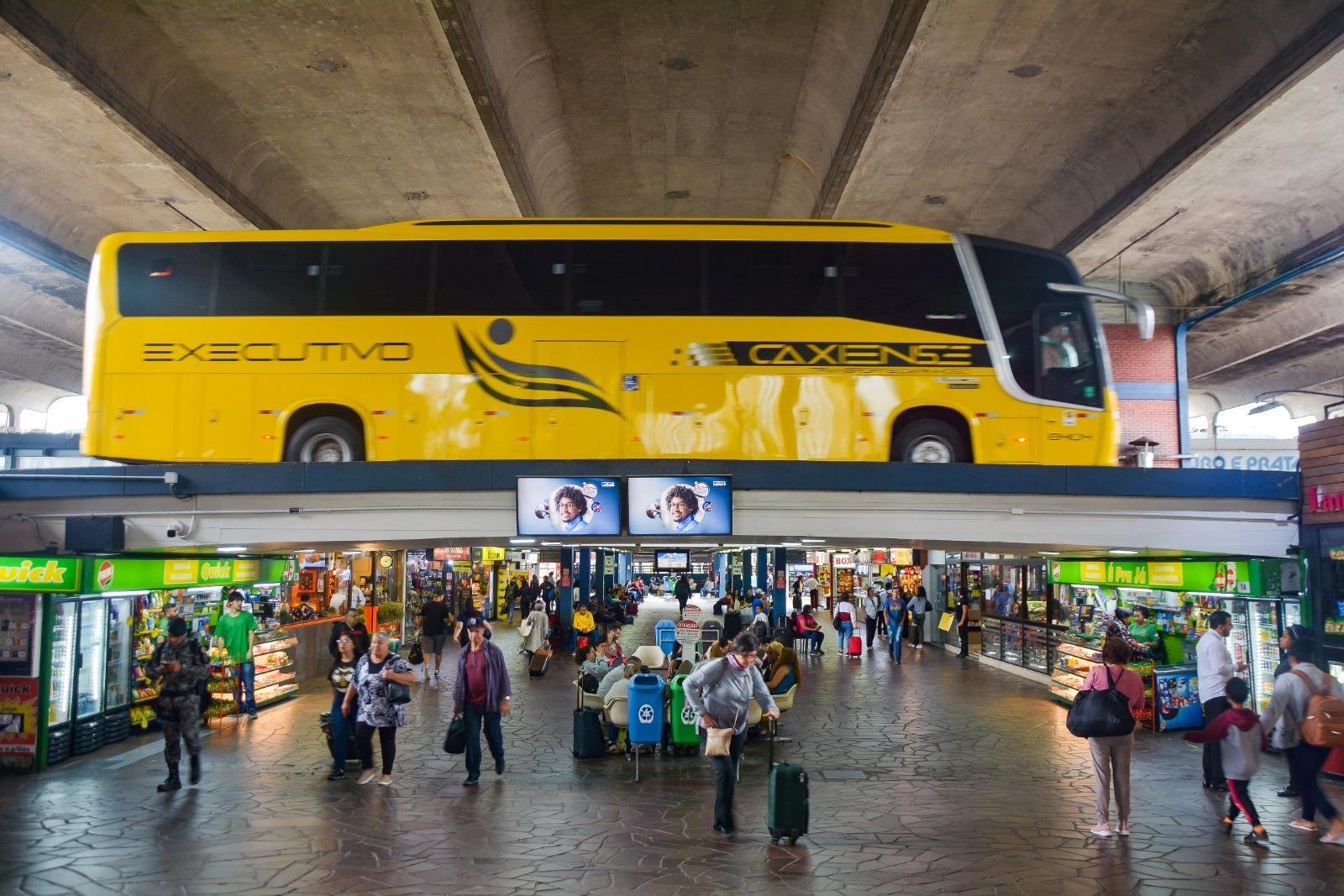 Na Rodovi&aacute;ria da Capital, fluxo de passageiros foi maior nesta sexta-feira, primeiro dia do feriad&atilde;o para muitos