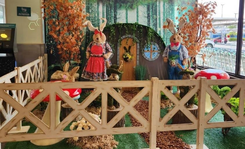 Decora&ccedil;&atilde;o tem&aacute;tica especial no Boulevard, com coelhos, ovos de P&aacute;scoa e cenouras