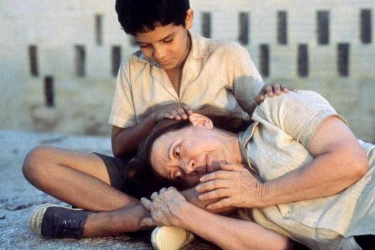 Vin&iacute;cius de Oliveira e Fernanda Montenegro em "Central do Brasil", produ&ccedil;&atilde;o que completa 25 anos neste 2023