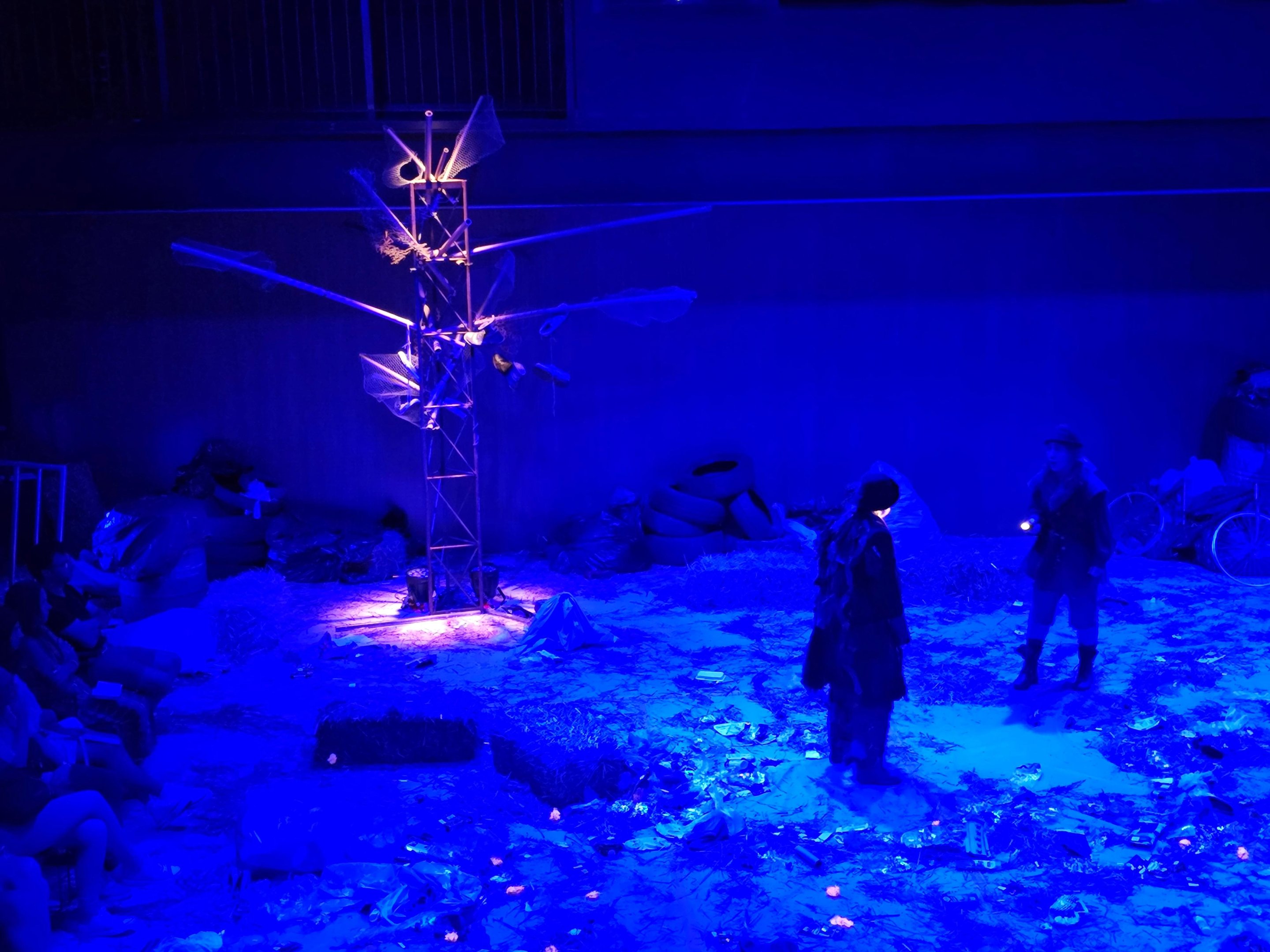 'Esperando Godot' est&aacute; em cartaz no Teatro Oficina Olga Reverbel do Multipalco do TSP de sexta a domingo, &agrave;s 19h, at&eacute; 30 de abril