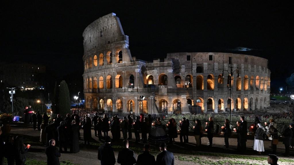 Evento re&uacute;ne milhares em Roma
