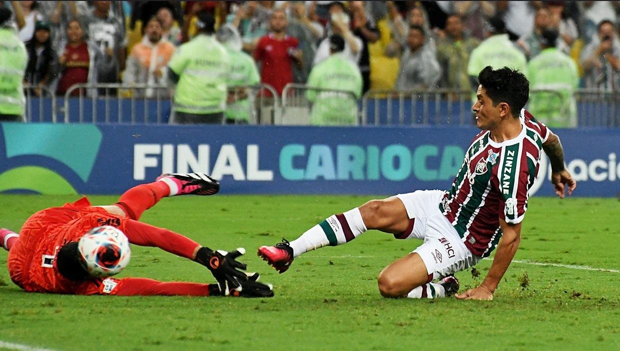 Cano anotou sexto gol contra o rival