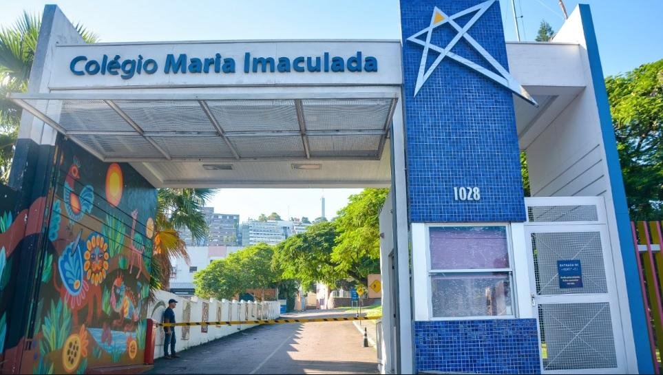 Grupo de pais e m&atilde;es prop&otilde;e port&otilde;es fechados em determinados hor&aacute;rios