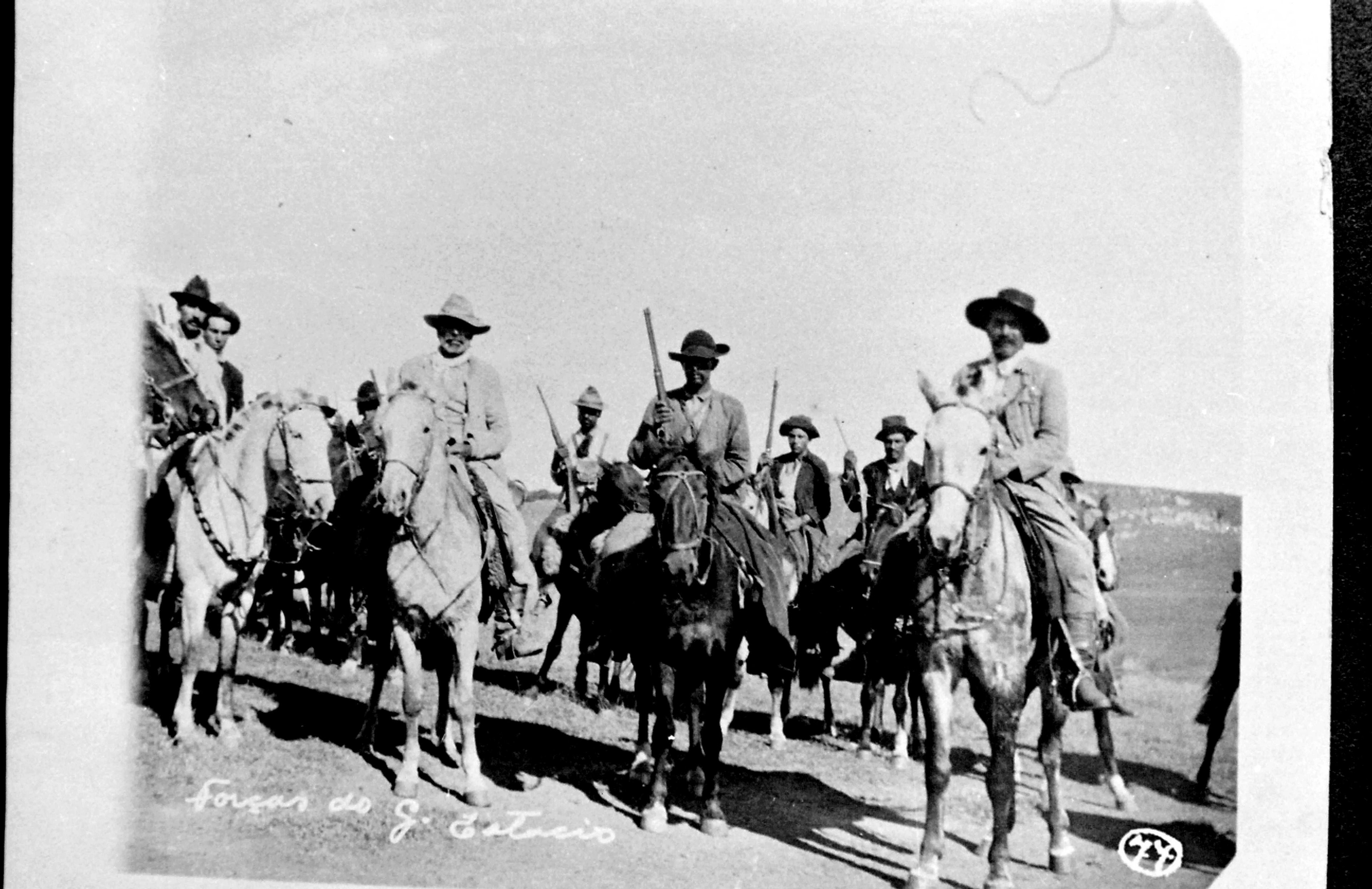 For&ccedil;as do coronel Estacio Azambuja