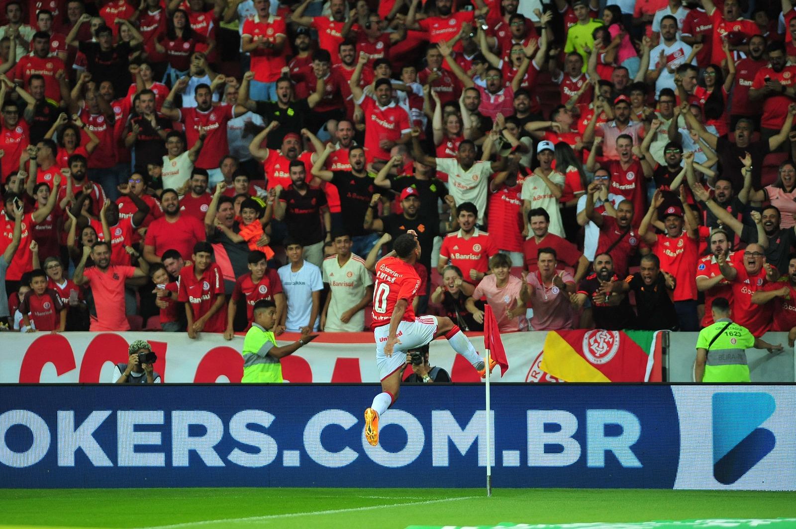 Alan Patrick marcou os dois gols da vit&oacute;ria do Inter no Beira-Rio