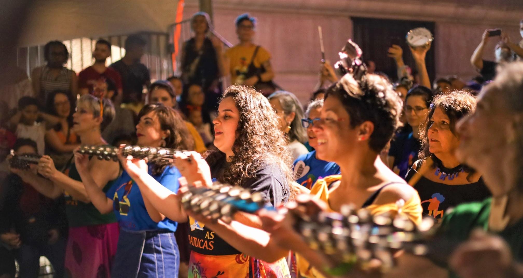 Desde 2015, As Batucas promovem a m&uacute;sica brasileira e a uni&atilde;o de mulheres