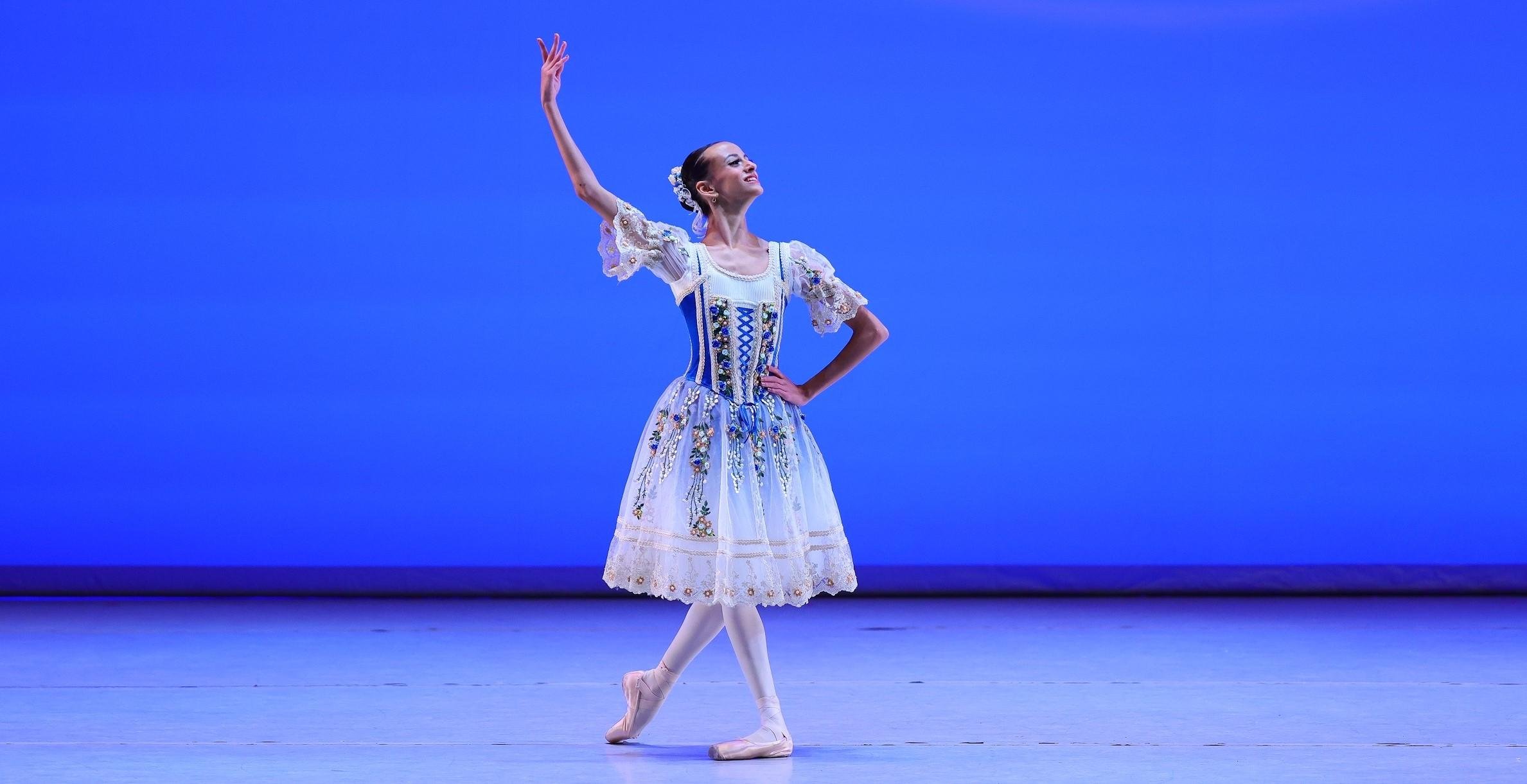 Julia Xavier, em julho, segue para o Dutch National Ballet, em Amsterd&atilde;, e para o summer do European Ballet School, em Roma