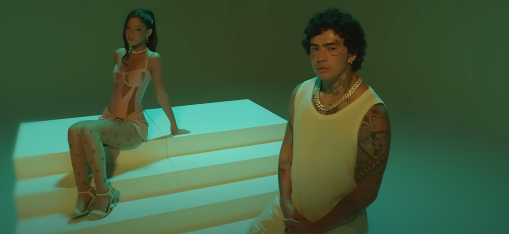 "Some", de T&iacute;lia em parceria com Whindersson