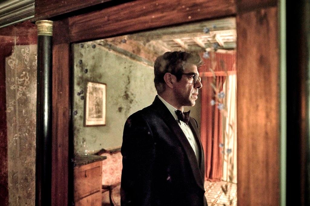 "O Colibri" percorre a vida do protagonista Marco  desde a inf&acirc;ncia at&eacute; a idade adulta, cercada por amores, perdas e trag&eacute;dias