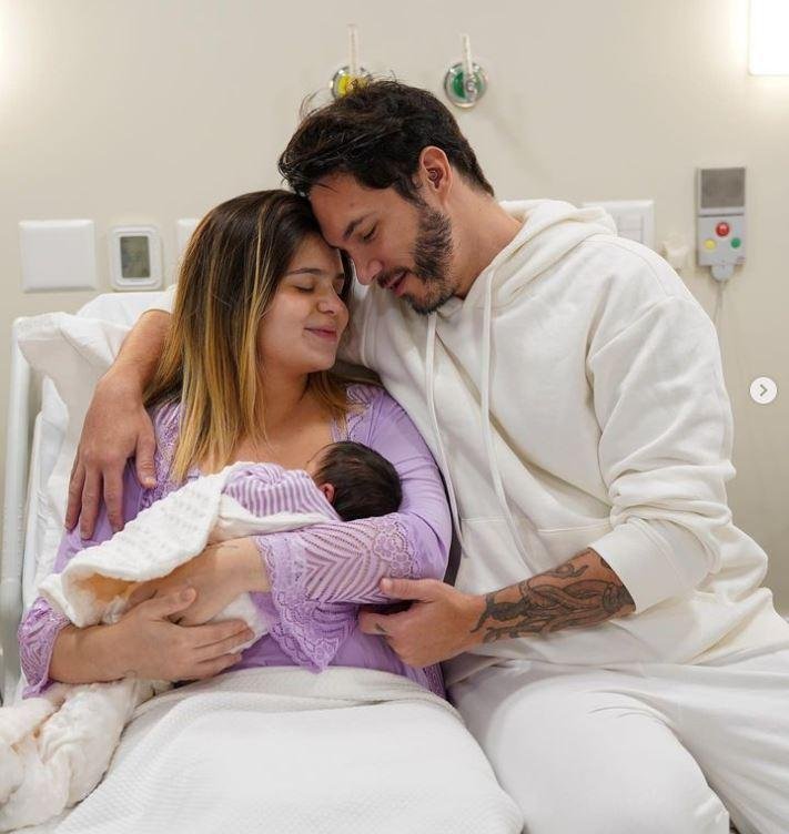 Viihtube e Eliezer celebram a chegada da filha, Lua