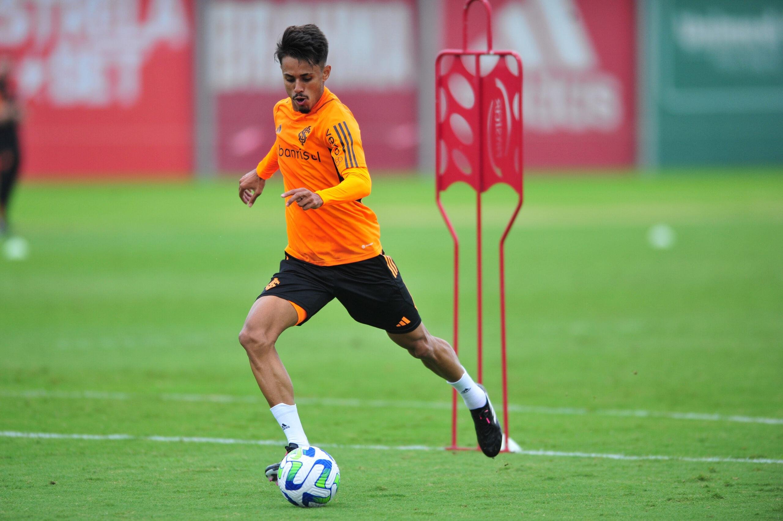 Gabriel Barros participou do treino desta quinta-feira