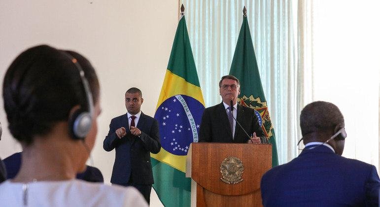 Ex-presidente em encontro com embaixadores que &eacute; apurado