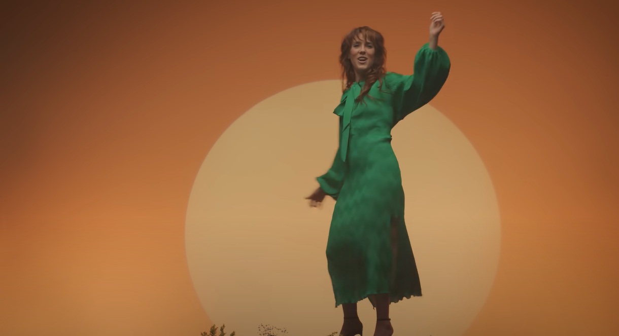 Zaz no clipe de 'De Couleurs Vives', can&ccedil;&atilde;o do seu disco Isa