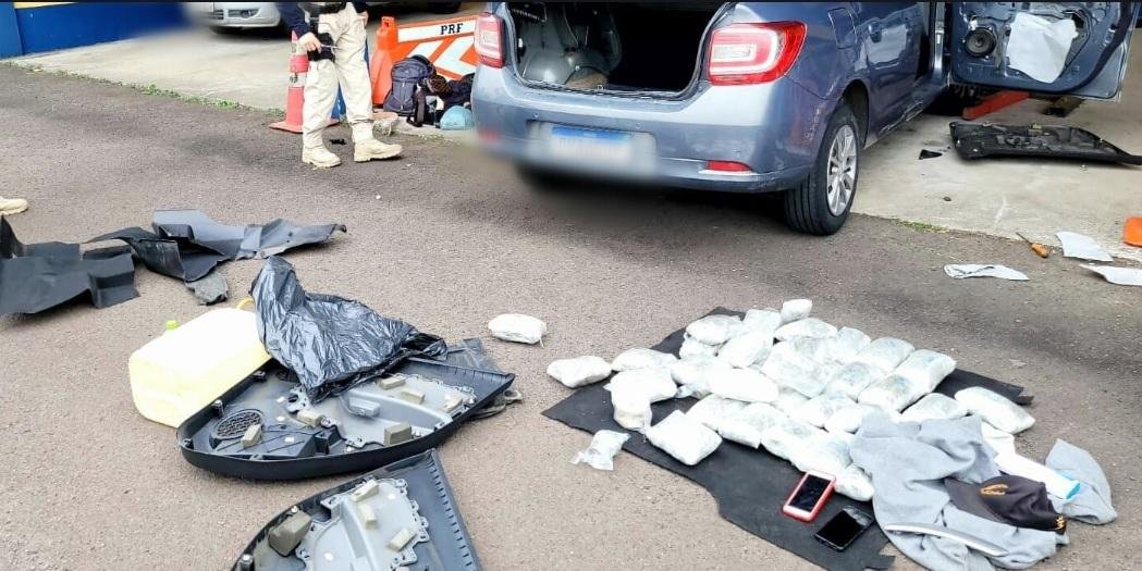 Droga estava oculta nas portas dianteiras e no compartimento do motor do carro