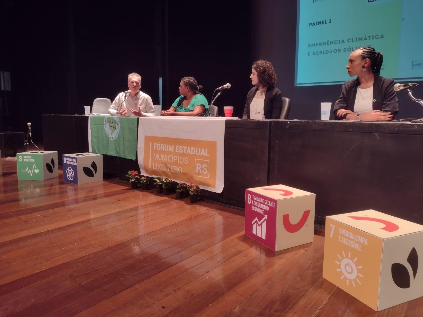 Emerg&ecirc;ncia Clim&aacute;tica e Res&iacute;duos S&oacute;lidos foi um dos pain&eacute;is do evento.