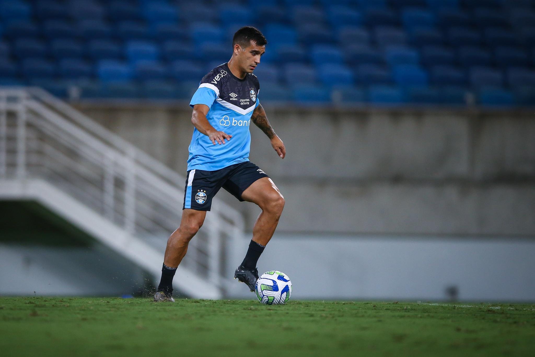Cristaldo dever&aacute; estar em campo contra o Peixe
