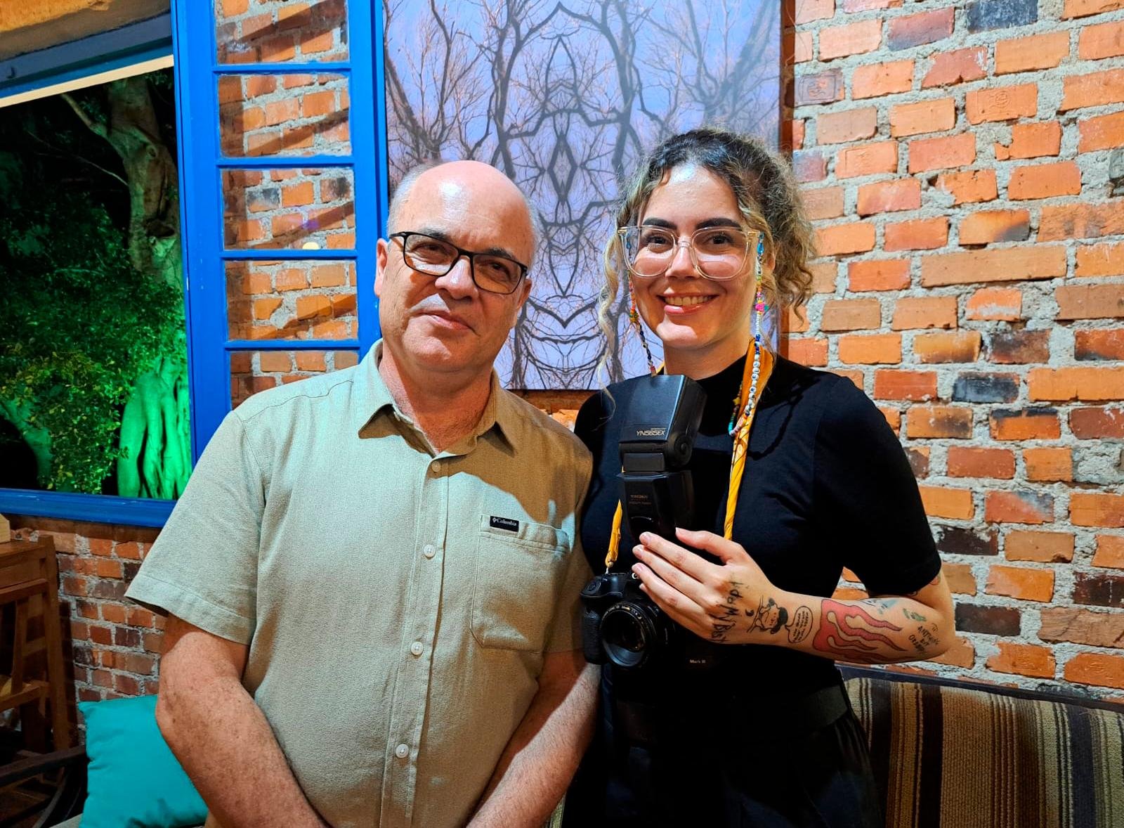 Nilton Santolin e Avany Cunha na abertura da mostra &lsquo;3 x POA&rsquo;