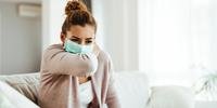 Ministério da Saúde recomenda aos infectados que cubram a boca com o cotovelo ou um lenço ao tossir