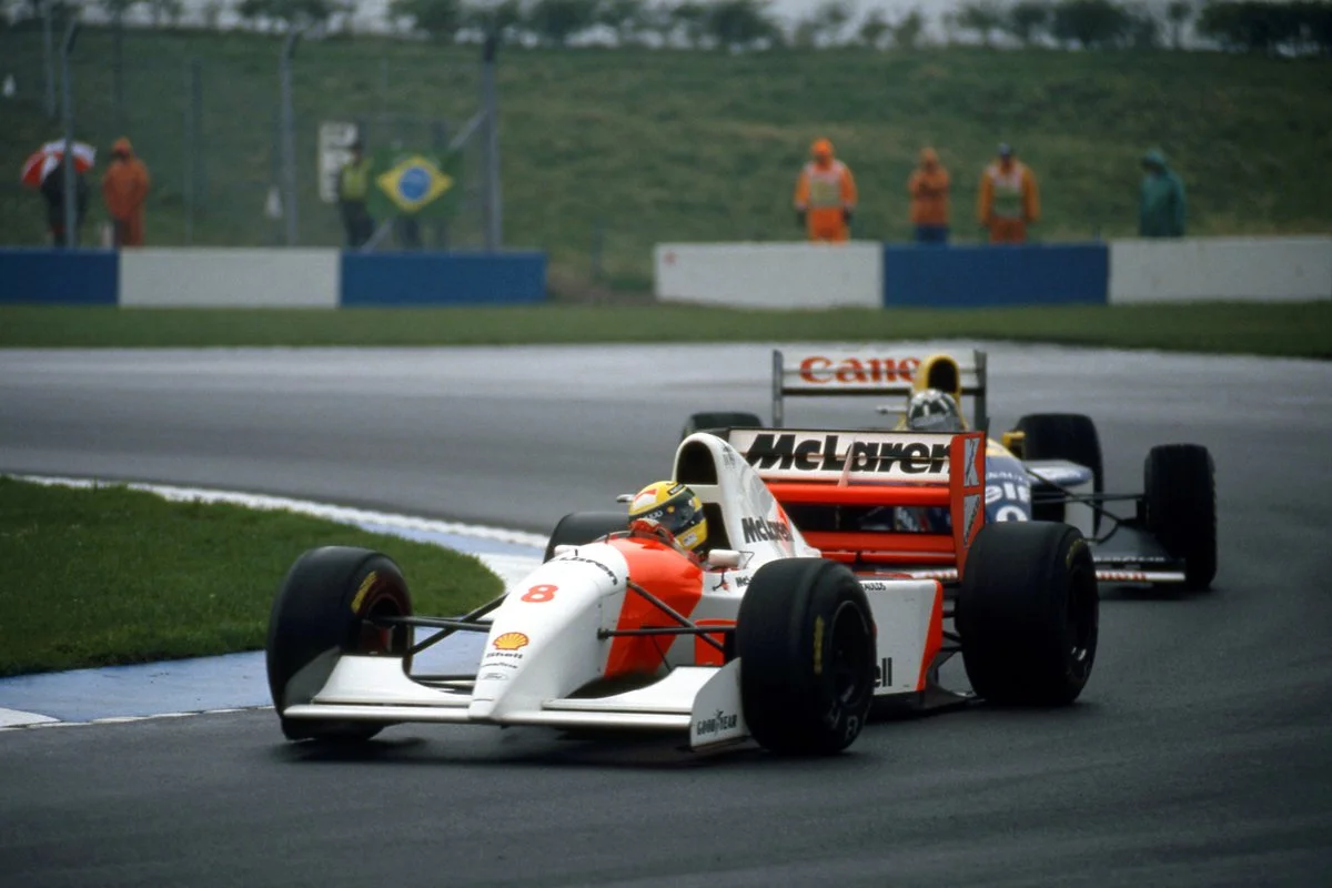 Senna n&atilde;o deu chance &agrave;s Williams no molhado