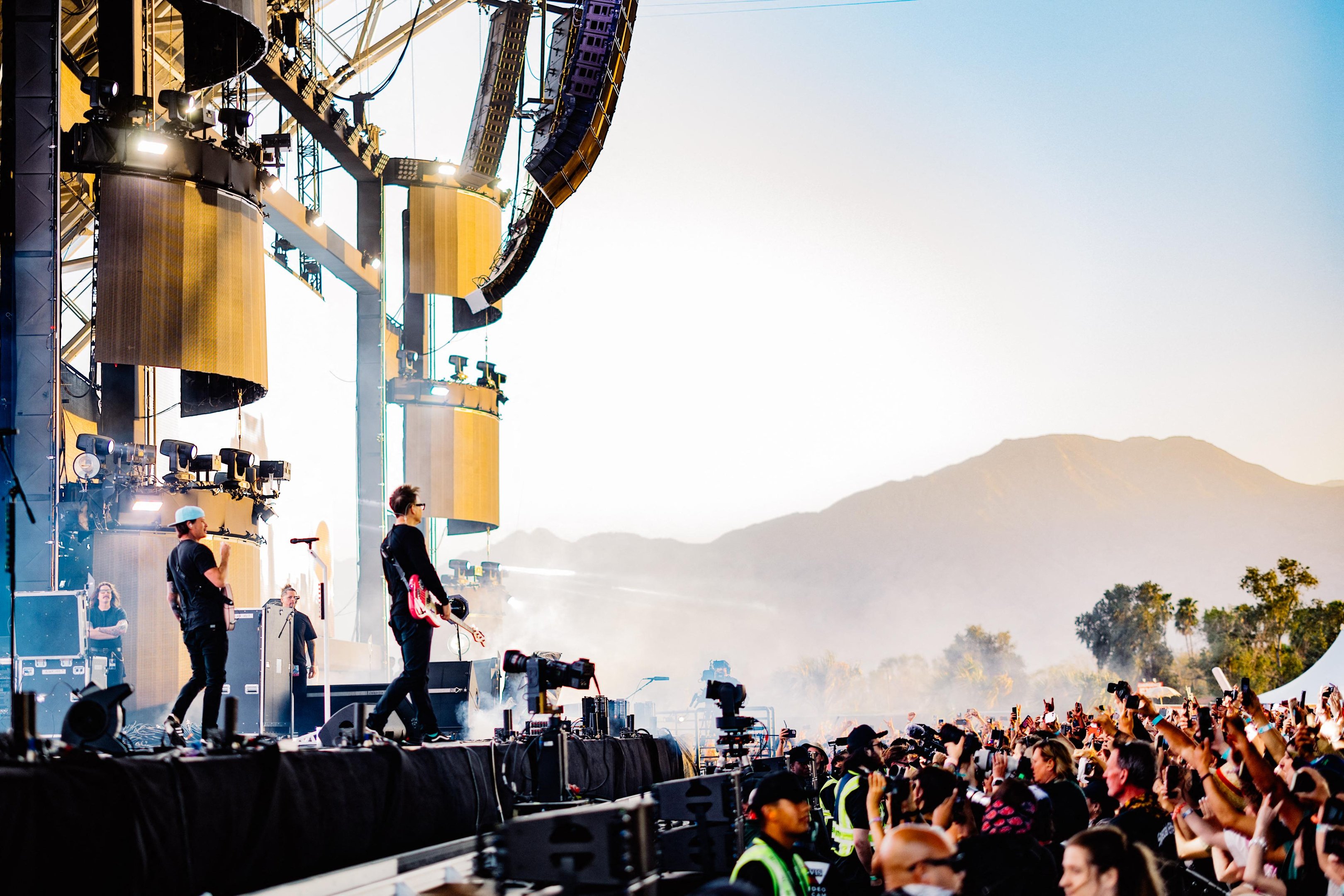 Mark Hoppus e Tom DeLonge do Blink-182 se apresentam durante o Festival de M&uacute;sica e Artes de Coachella Valley, na Calif&oacute;rnia