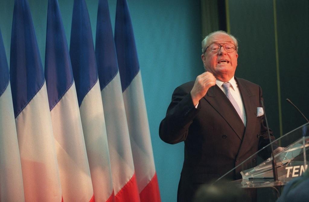 Filha do ex-presidente disse que Le Pen est&aacute; "bem" de sa&uacute;de ap&oacute;s epis&oacute;dio