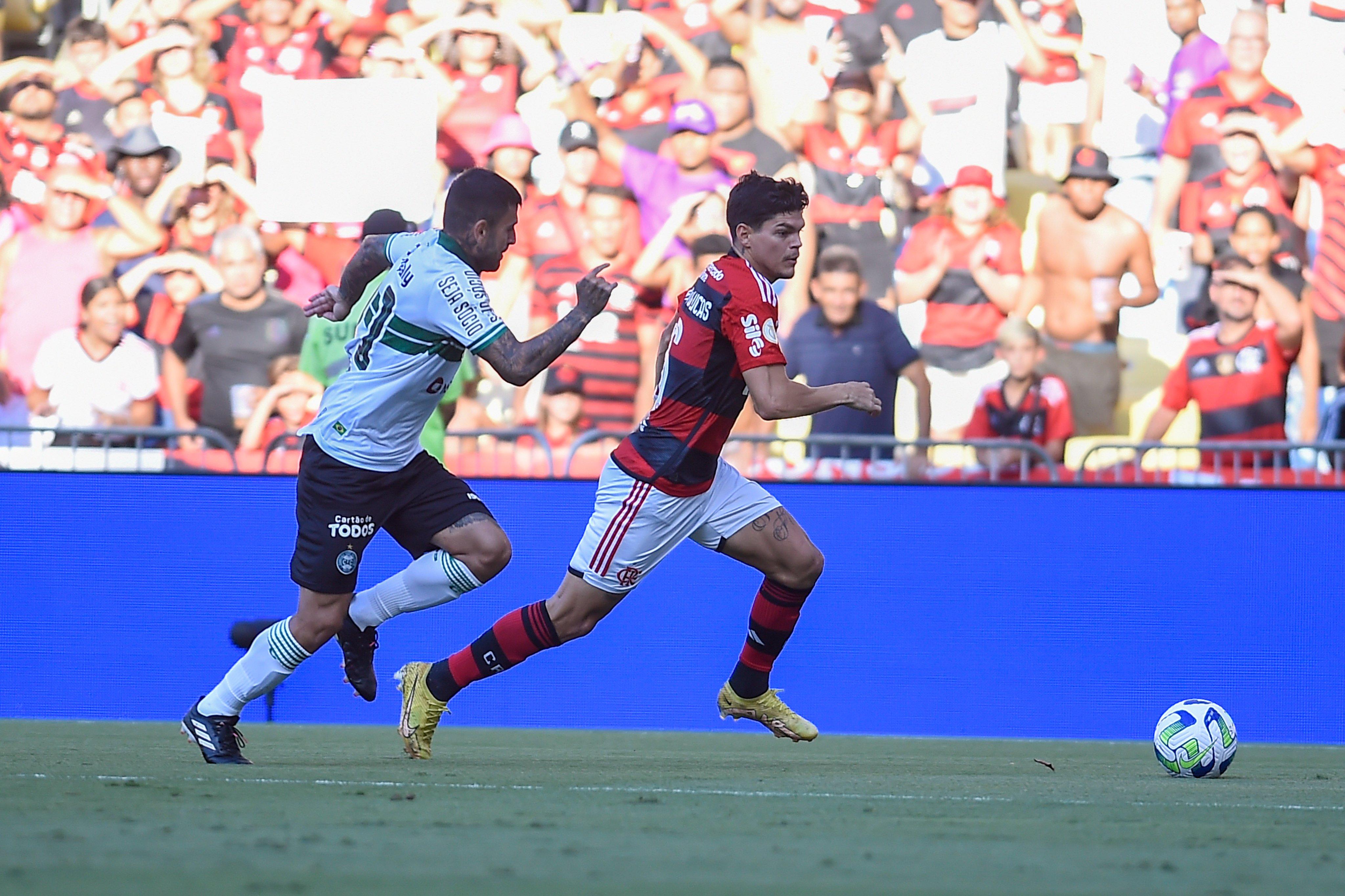 Ayrton Lucas marcou o primeiro gol do Flamengo neste domingo