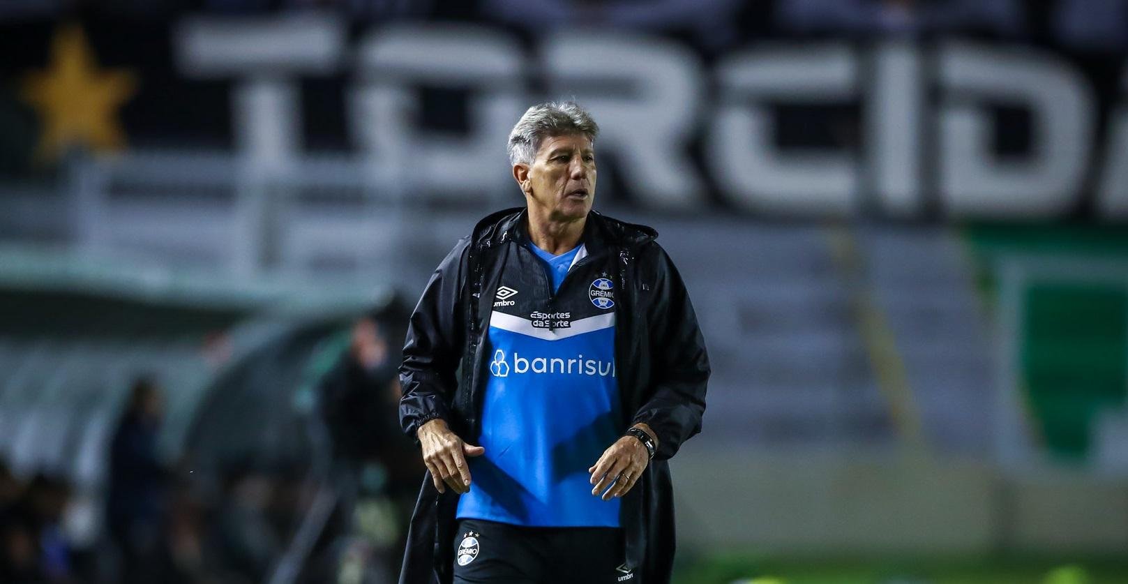 Treinador reclamou bastante da sequ&ecirc;ncia de partidas