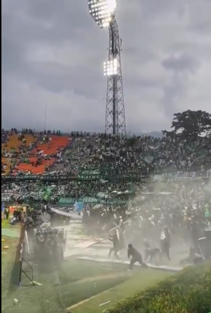 Confus&atilde;o teria sido motivada pela suspens&atilde;o do apoio financeiro da dire&ccedil;&atilde;o do clube &agrave; torcida "Los del Sur"