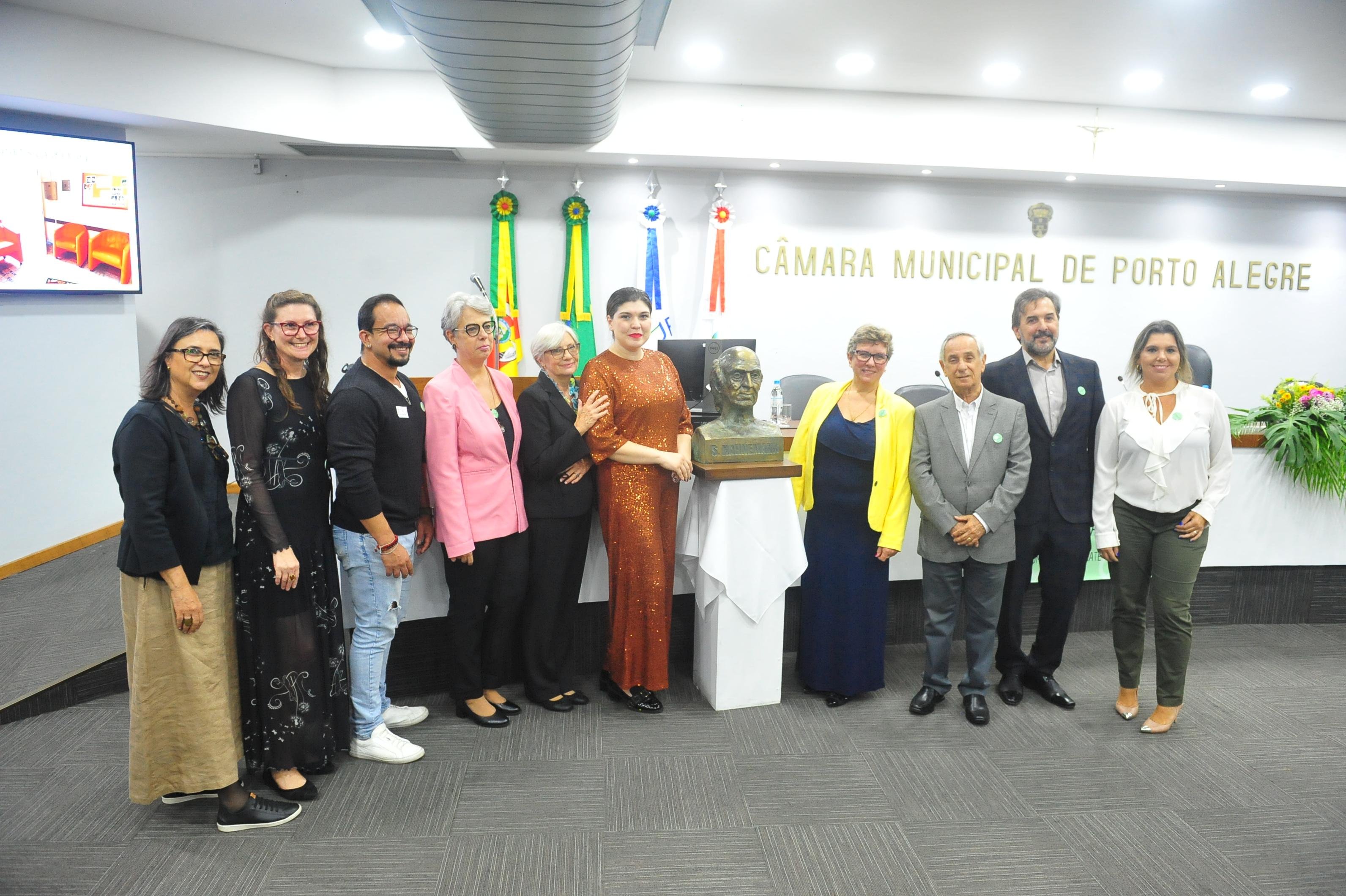 A nova diretoria da Liga Homeop&aacute;tica do RS &eacute; composta por representantes de diferentes &aacute;reas da sa&uacute;de