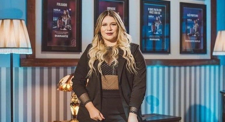Cantora Mar&iacute;lia Mendon&ccedil;a