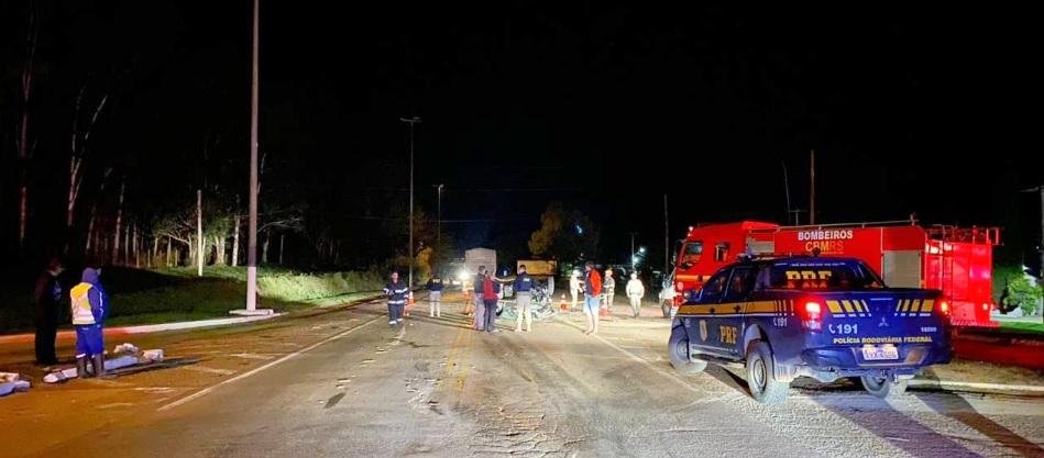 Motor da caminhonete foi arremessado a 50 metros de dist&acirc;ncia com impacto da batida