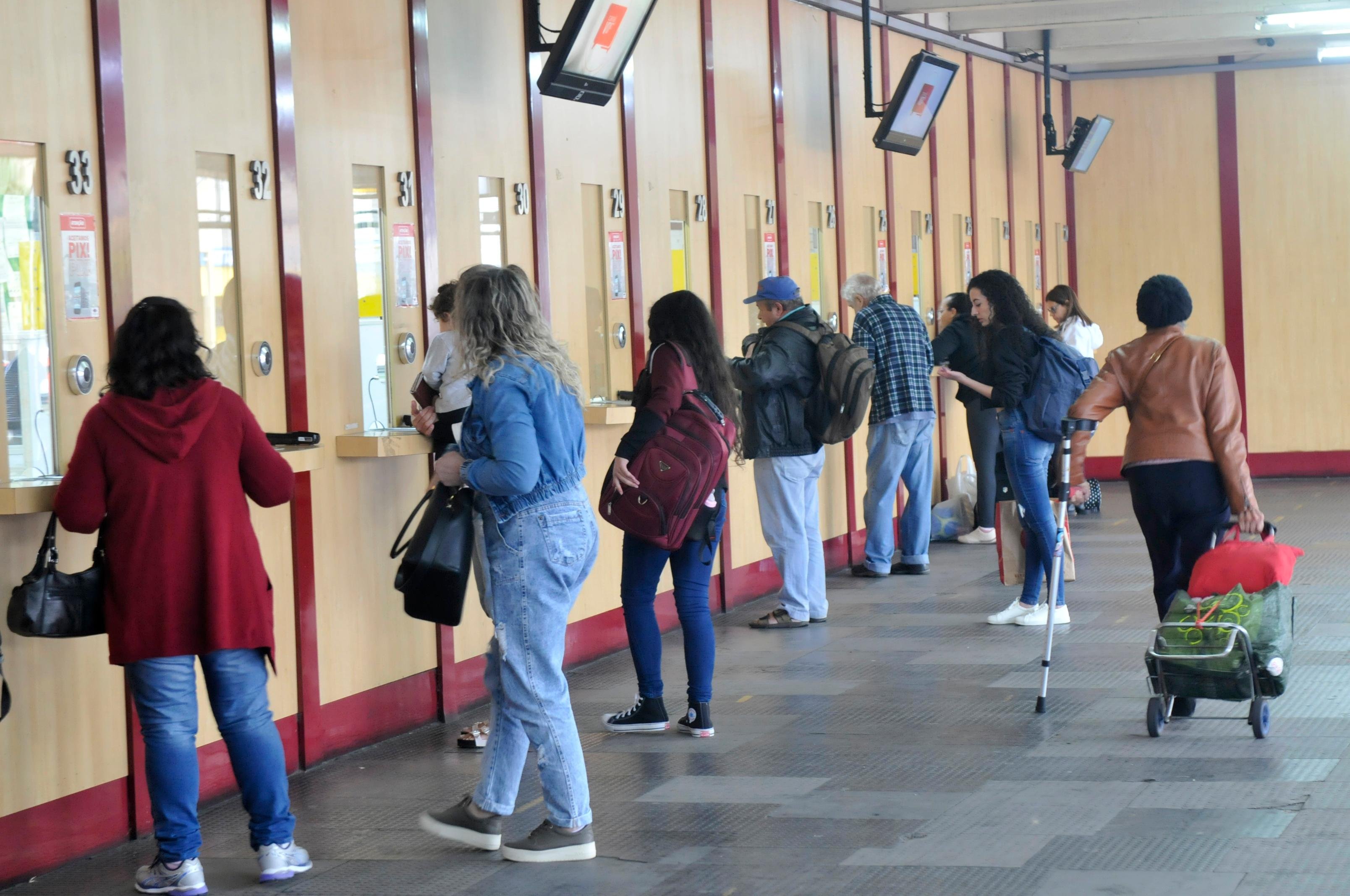 Mais de 10 mil pessoas devem viajar de &ocirc;nibus pela Rodovi&aacute;ria da Capital nesse feriado