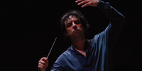 Mateus Araujo, que já regeu importantes orquestras brasileiras, comanda a OSPA pela primeira vez