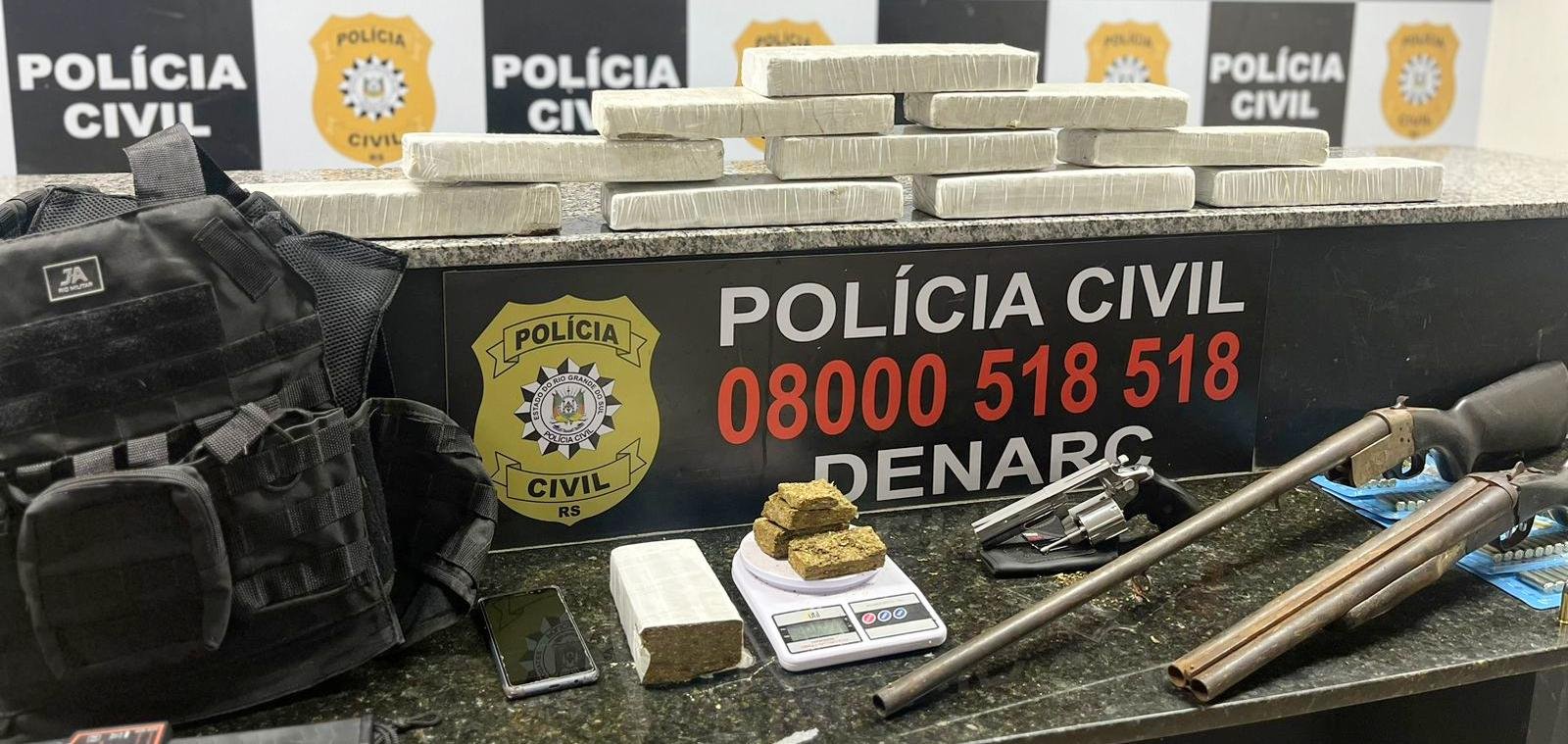 Tr&ecirc;s armas de fogo, sendo duas espingardas e um rev&oacute;lver, foram recolhidas