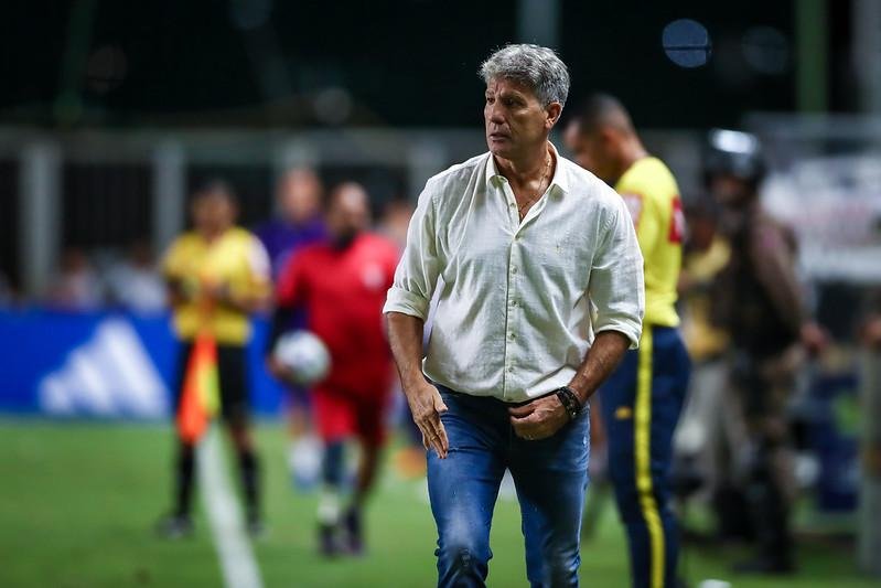 Treinador lamentou as chances perdidas na noite deste s&aacute;bado