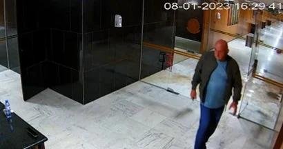 Gon&ccedil;alves Dias pediu demiss&atilde;o na semana passada ap&oacute;s serem divulgadas as primeiras imagens suas andando pelos corredores do pal&aacute;cio