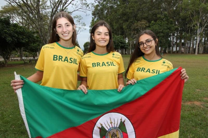 Manuela, Helena e Sofia v&atilde;o participar da Regeneron ISEF, que acontece em maio, nos EUA
