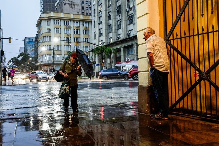 Precipita&ccedil;&atilde;o segue sobre o RS